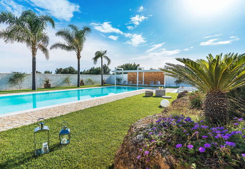 Sun Stone: Blau, Schwimmbad, Resort, Eco Hotel, Landscaping, Freizeit, Garten, Estate