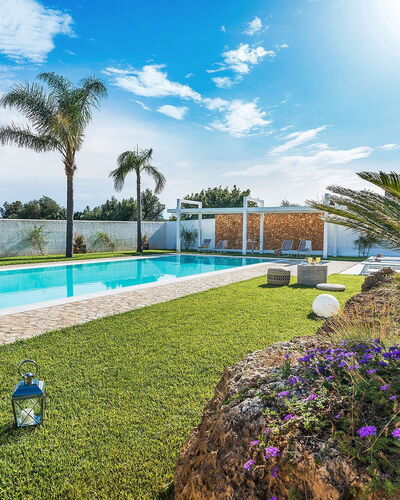Sun Stone: Blau, Schwimmbad, Resort, Eco Hotel, Landscaping, Freizeit, Garten, Estate
