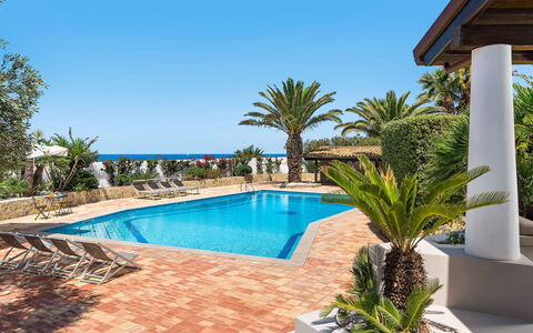 Cala Diletta: Resort, Möbel, Meer, Eco Hotel, Ozean, Schwimmbad, Tropen, Küste, Stuhl