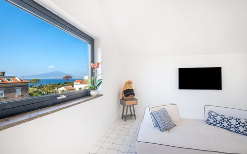 The Ivy Penthouse: Möbel, Interior Design, Fussboden, Zimmer, Kissen, Dekokissen, Wohnzimmer, Penthouse, Linens