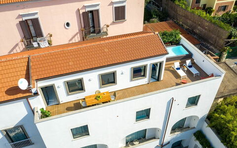 The Ivy Penthouse: Zuhause, Wohnung, Balkon, Daylighting, Hotel, Villa, Zimmerpflanze