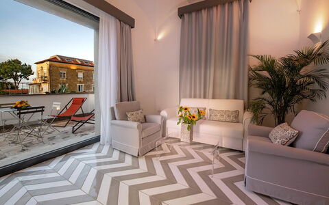 Suite Agave: Möbel, Flooring, Interior Design, Fussboden, Wohnung, Stuhl, Couch, Wohnzimmer, Blumentopf