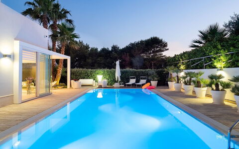 Villa Rossini: Schwimmbad, Resort, Eco Hotel, Hotel, Gartenmöbel, Zimmerpflanze, Villa, Blumentopf, Sonnenliege