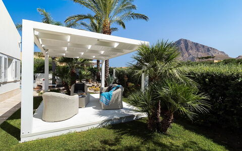 Villa Rossini: Möbel, Schatten, Gartenmöbel, Pergola, Garten, Outdoor Struktur, Resort, Terrasse, Eco Hotel, Stuhl