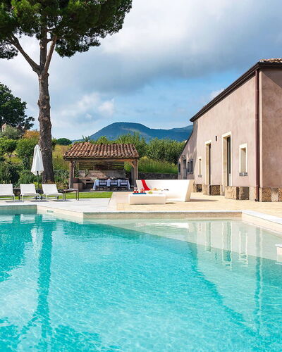 Villa Magical Tower: Schwimmbad, Estate, Resort, Thermae, Water Feature, Hazienda, Landscaping, Villa, Hof, Reflecting Pool