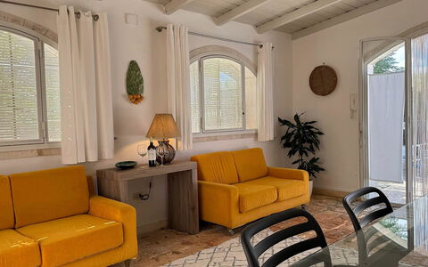 Trulli Maria: Möbel, Interior Design, Couch, Wand, Flooring, Holz, Fussboden, Zimmer, Wohnzimmer, Zuhause