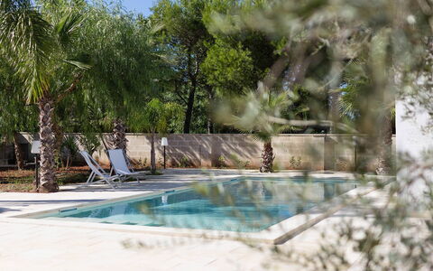 Villa Salentina: Schwimmbad, Resort, Gartenmöbel, Verbundwerkstoff, Schatten, Sonnenliege, Eco Hotel, Landscaping, Water Feature