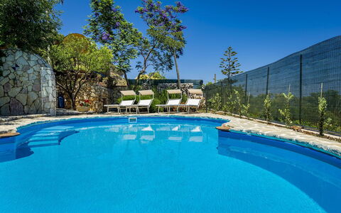 Casa Sally: Schwimmbad, Blau, Resort, Gartenmöbel, Verbundwerkstoff, Eco Hotel, Schatten, Ferienort, Landscaping, Thermae