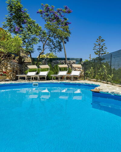 Casa Sally: Schwimmbad, Blau, Resort, Gartenmöbel, Verbundwerkstoff, Eco Hotel, Schatten, Ferienort, Landscaping, Thermae