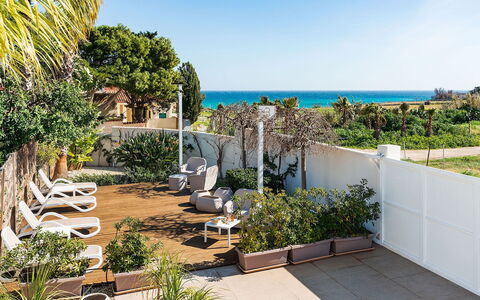 Ippocampo: Gartenmöbel, Garten, Landscaping, Schatten, Resort, Eco Hotel, Stuhl, Balkon