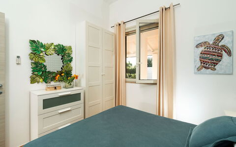 Kalimba: Möbel, Interior Design, Wand, Flooring, Holz, Fussboden, Schlafzimmer, Zimmer, Decke, Bett
