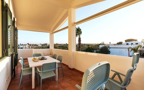 Ninfa: Möbel, Wohnung, Fussboden, Zuhause, Stuhl, Resort, Schatten, Gartenmöbel, Balkon, Küche & Esszimmer Tisch