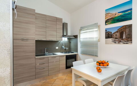 Ninfa: Küchengerät, Küche, Major Appliance, Flooring, Interior Design, Countertop, Holz, Möbel, Haushaltsgerät, Fussboden