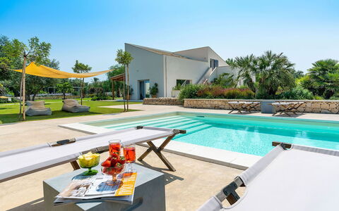Villa Orangella: Schwimmbad, Resort, Estate, Eco Hotel, Freizeit, Landscaping, Hazienda, Schatten, Villa, Garten
