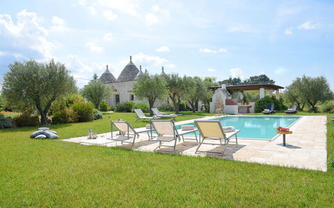 Trulli Martina: Garten, Rasen, Landscaping, Estate, Garten, Hazienda, Park, Hinterhof, Villa, Bauernhaus