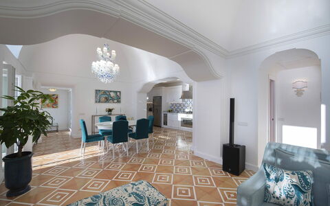 Villa Melissa: Interior Design, Möbel, Flooring, Fussboden, Decke, Couch, Wohnzimmer, Beleuchtung, Tabelle, Die Architektur
