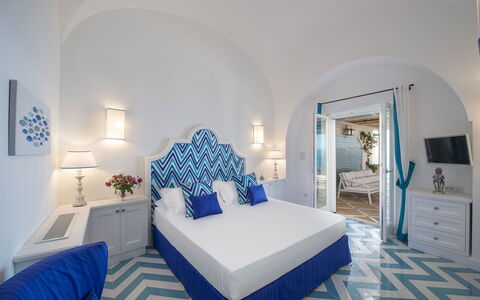 Villa Melissa: Blau, Möbel, Resort, Hotel, Stuhl, Schwimmbad, Ferienort, Eco Hotel, Villa, Boutique Hotel