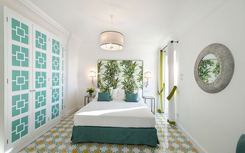 Villa Melissa: Möbel, Wand, Interior Design, Fussboden, Flooring, Schlafzimmer, Wohnung, Bett, Zuhause, Dekokissen