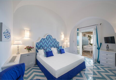 Villa Melissa: Blau, Möbel, Resort, Hotel, Stuhl, Schwimmbad, Ferienort, Eco Hotel, Villa, Boutique Hotel