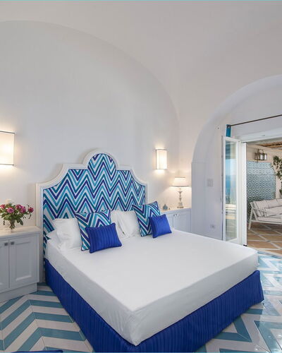 Villa Melissa: Blau, Möbel, Resort, Hotel, Stuhl, Schwimmbad, Ferienort, Eco Hotel, Villa, Boutique Hotel