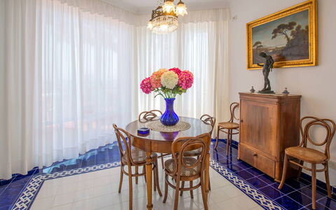 Villa Grazia: Flooring, Interior Design, Fussboden, Möbel, Zimmer, Esszimmer, Decke, Holzbeize, Stuhl