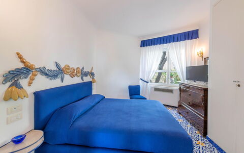 Villa Grazia: Möbel, Interior Design, Flooring, Fussboden, Schlafzimmer, Bettdecke, Bett, Linens, Bedding, Zimmer