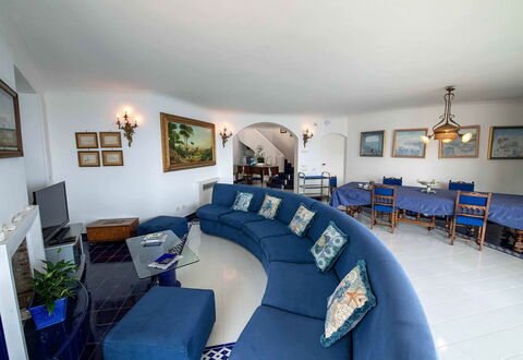 Villa Grazia: Möbel, Interior Design, Couch, Flooring, Fussboden, Tabelle, Decke, Wohnzimmer, Zimmer, Beleuchtung