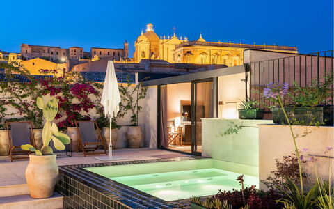 Sibilla: Blumentopf, Zimmerpflanze, Hof, Resort, Hotel, Villa, Water Feature, Terrasse, Eco Hotel, Schwimmbad