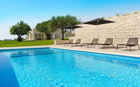 Green Hill: Blau, Schwimmbad, Gartenmöbel, Resort, Schatten, Landscaping, Estate, Sonnenliege, Eco Hotel, Design