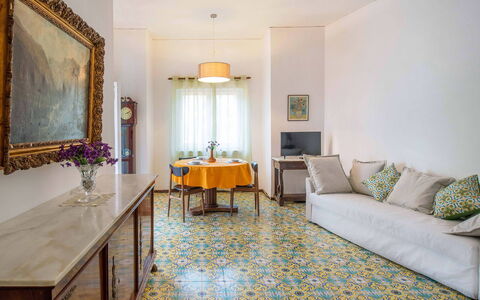 Apartment Amina: Flooring, Fussboden, Interior Design, Zimmer, Decke, Teppich, Fliese, Wohnzimmer