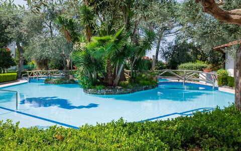 Apartment Amina: Schwimmbad, Resort, Garten, Eco Hotel, Hazienda, Schatten, Landscaping, Hotel, Gartenmöbel, Reflecting Pool