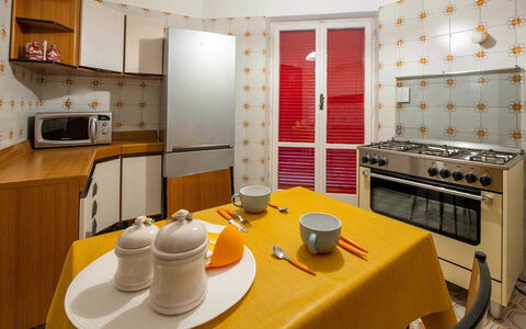 Apartment Amina: Interior Design, Flooring, Holz, Fussboden, Küche, Major Appliance, Zimmer, Küchengerät, Decke, Beleuchtung
