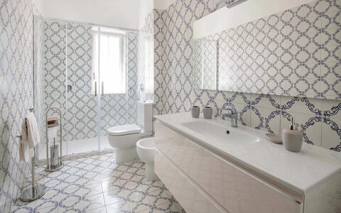 Apartment Amina: Flooring, Fussboden, Fliese, Interior Design, Badezimmer, Armatur, Design