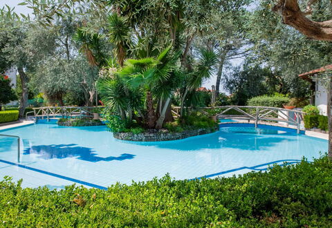 Apartment Amina: Schwimmbad, Resort, Garten, Eco Hotel, Hazienda, Schatten, Landscaping, Hotel, Gartenmöbel, Reflecting Pool