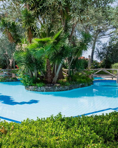 Apartment Amina: Schwimmbad, Resort, Garten, Eco Hotel, Hazienda, Schatten, Landscaping, Hotel, Gartenmöbel, Reflecting Pool