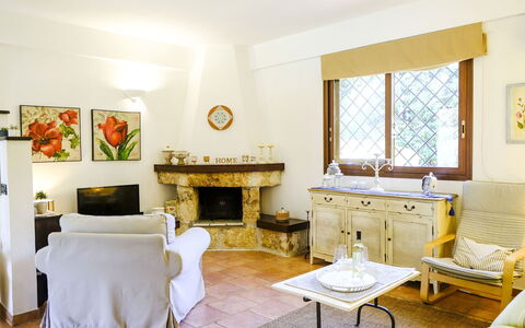 Villa Virna: Möbel, Interior Design, Flooring, Fussboden, Holz, Zimmer, Decke, Tabelle, Beleuchtung, Wohnzimmer