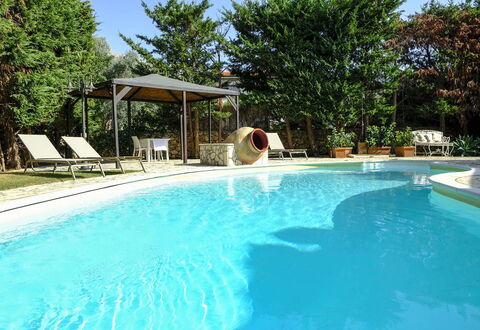 Villa Virna: Schwimmbad, Gartenmöbel, Resort, Regenschirm, Eco Hotel, Schatten, Freizeit, Thermae, Hazienda, Hinterhof