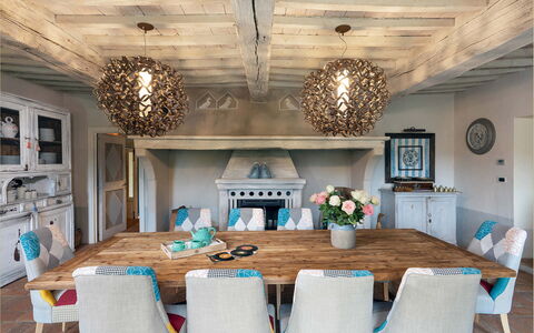 Villa la Foresta: Möbel, Interior Design, Tabelle, Holz, Stuhl, Decke, Küche & Esszimmer Tisch, Esszimmer, Flooring, Zimmer