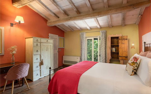 Villa la Foresta: Möbel, Interior Design, Wand, Schlafzimmer, Flooring, Bett, Holz, Fussboden, Decke, Zimmer