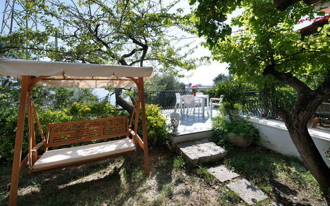 Villa Eva: Möbel, Garten, Frühling, Gartenmöbel, Schatten, Stuhl, Hinterhof, Landscaping, Garten