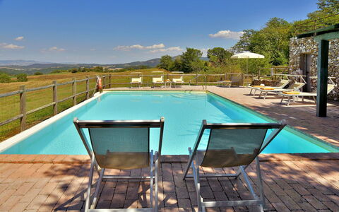 Villa Ghirlanda: Schwimmbad, Gartenmöbel, Möbel, Resort, Eco Hotel, Stuhl, Sonnenliege, Schatten, Villa, Thermae