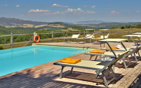 Villa Ghirlanda: Schwimmbad, Gartenmöbel, Resort, Sonnenliege, Eco Hotel, Hotel, Thermae, Ferienort, Villa, Balkon