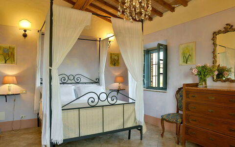 Villa Ghirlanda: Möbel, Interior Design, Bett, Schlafzimmer, Fussboden, Flooring, Decke, Beleuchtung, Zimmer, Tabelle