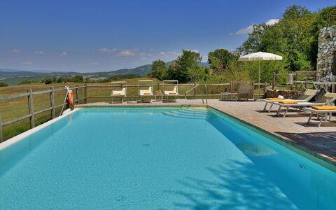 Villa Ghirlanda: Blau, Schwimmbad, Gartenmöbel, Resort, Eco Hotel, Sonnenliege, Villa, Thermae, Ferienort, Hotel