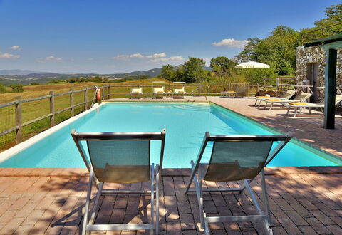 Villa Ghirlanda: Schwimmbad, Gartenmöbel, Möbel, Resort, Eco Hotel, Stuhl, Sonnenliege, Schatten, Villa, Thermae