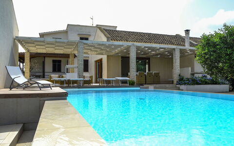 Villa Adriana: Schwimmbad, Resort, Wohngebiet, Thermae, Gartenmöbel, Möbel, Zuhause, Eco Hotel, Verbundwerkstoff, Schatten