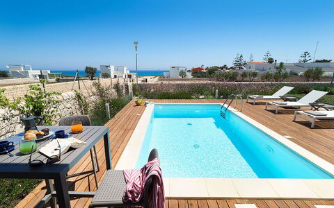 Villa Matilde: Schwimmbad, Resort, Eco Hotel, Gartenmöbel, Hotel, Schatten, Regenschirm, Design, Villa, Stuhl