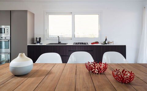 Villa Matilde: Möbel, Interior Design, Flooring, Tabelle, Fussboden, Holz, Geschirr, Küche & Esszimmer Tisch, Küche, Zuhause
