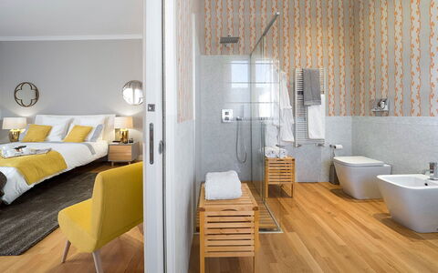 La Terrazza: Flooring, Interior Design, Fussboden, Möbel, Armatur, Zimmer, Badezimmer, Sinken, Installation, Fliese