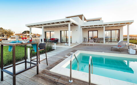 Villa Orietta: Resort, Schwimmbad, Gartenmöbel, Eco Hotel, Schatten, Outdoor Struktur, Estate, Freizeit, Villa, Stuhl